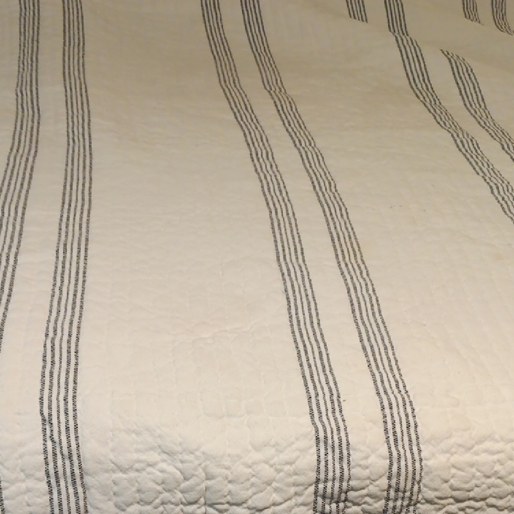 Pottery Barn Striped Quilt - Cream and Black Full/queen